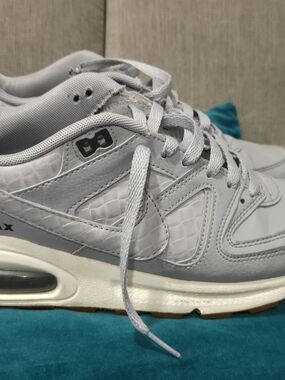 Nike Men's Athletic Shoes Light Gray and White